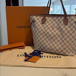 Louis Vuitton Neverfull MM in Damier Azur
